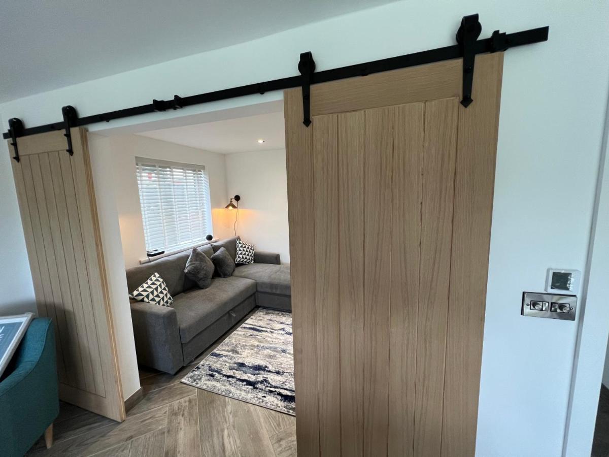 Luxurious Modern 2 Bedroom Bungalow Private Garden Holyhead Exterior foto