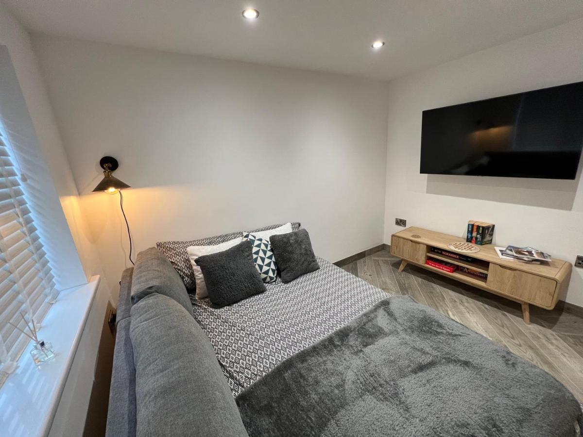 Luxurious Modern 2 Bedroom Bungalow Private Garden Holyhead Exterior foto