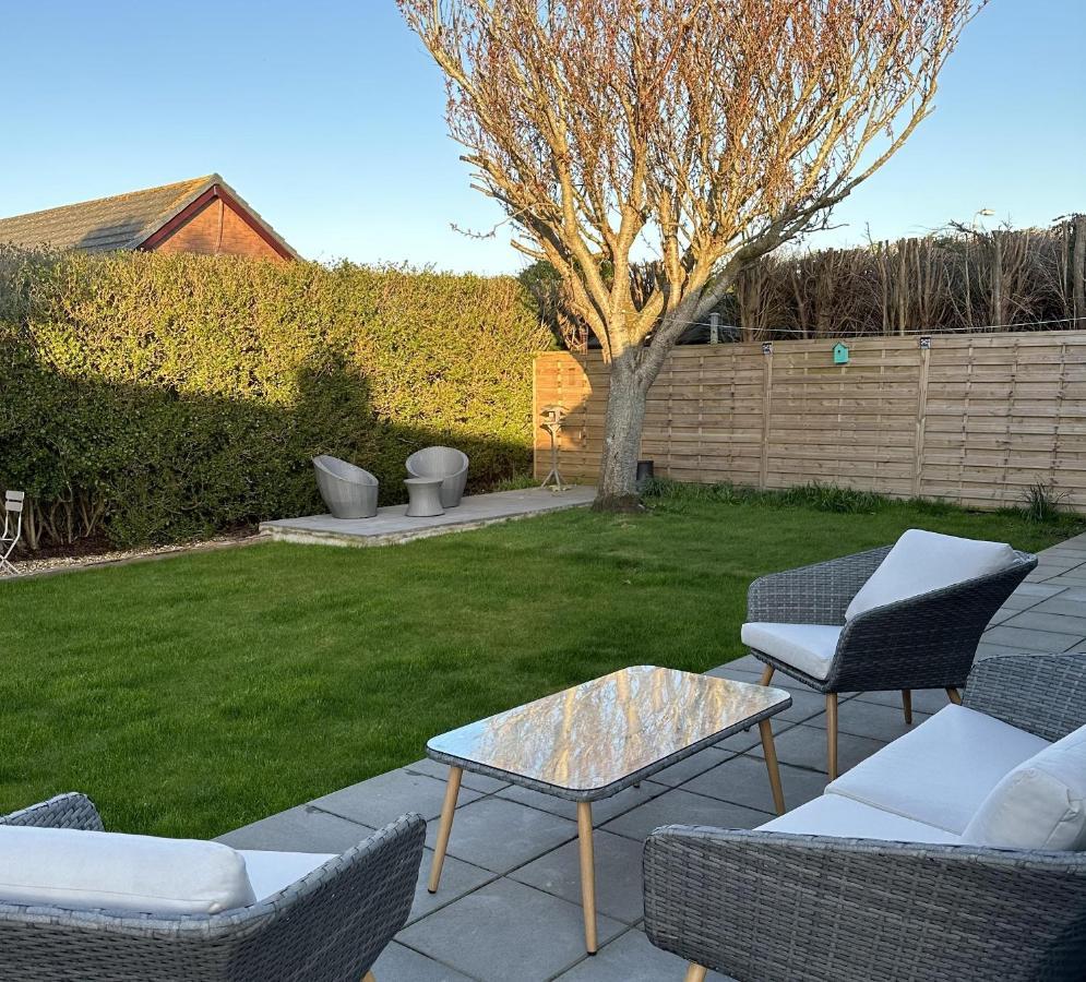 Luxurious Modern 2 Bedroom Bungalow Private Garden Holyhead Exterior foto